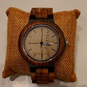 Crown wood nova watch NWOT never worn
